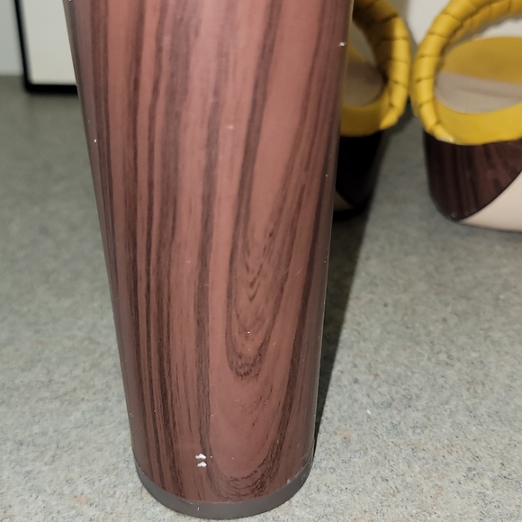 💥BCBG Generation Platform Sandals💥 - Picture 5 of 9